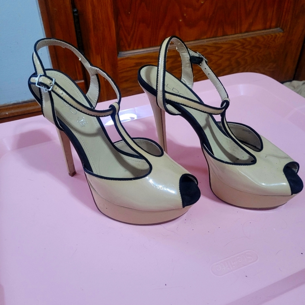 Aldo nude and black heels open toe